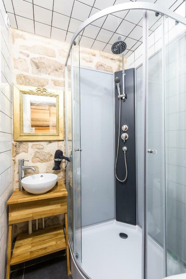 Pretty 25 M2 In A Lively District Apartment Paris Bagian luar foto